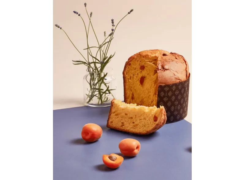 Panettone Artigianale con Pesca, Albicocca e Lavanda - Pasticceria Giotto Oltre la Dolcezza - Dolci Tradizionali