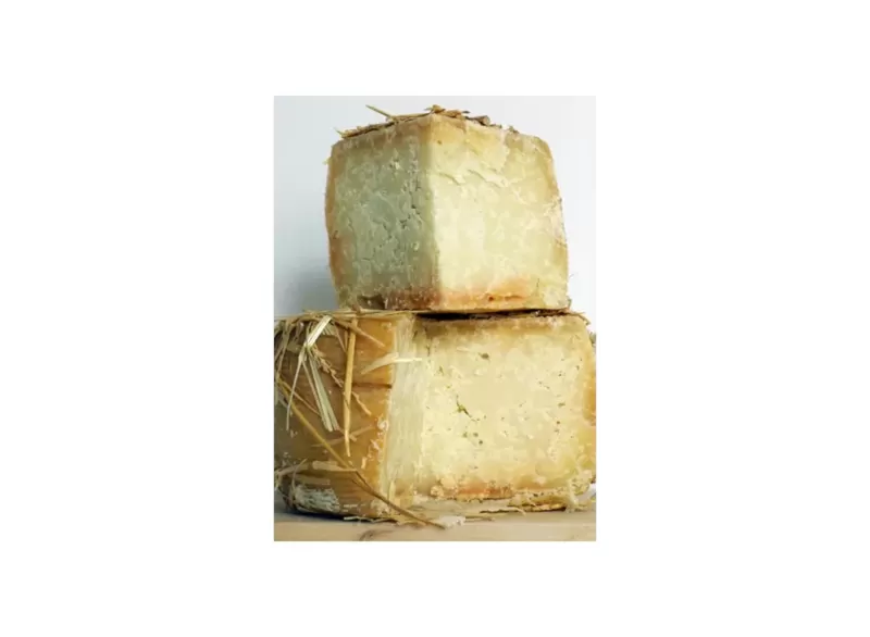 Pecorino Bagnolese aromatizzato paglia e fieno - Formaggio stagiona...