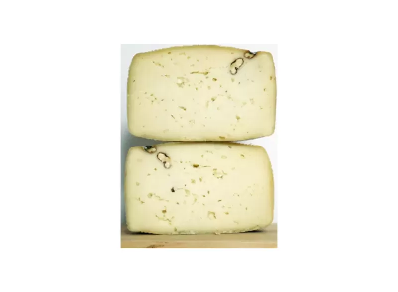 Pecorino Bagnolese alle noci - Formaggio semistagionato di Azienda ...