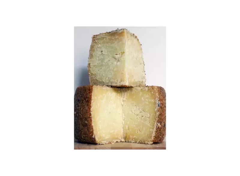 Bran flavored Pecorino Bagnolese - Seasoned cheese by Azienda Agri...